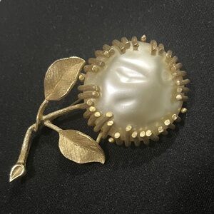 Sarah Coventry Sunflower Brooch - statement piece